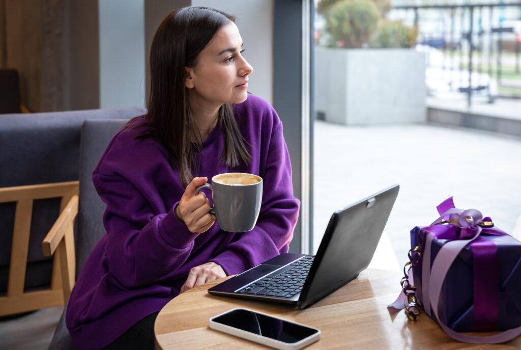 young-woman-freelancer-cafe-with-cup-coffee-gift-box-1024x687 💼 Best Side Hustles That Actually Pay
